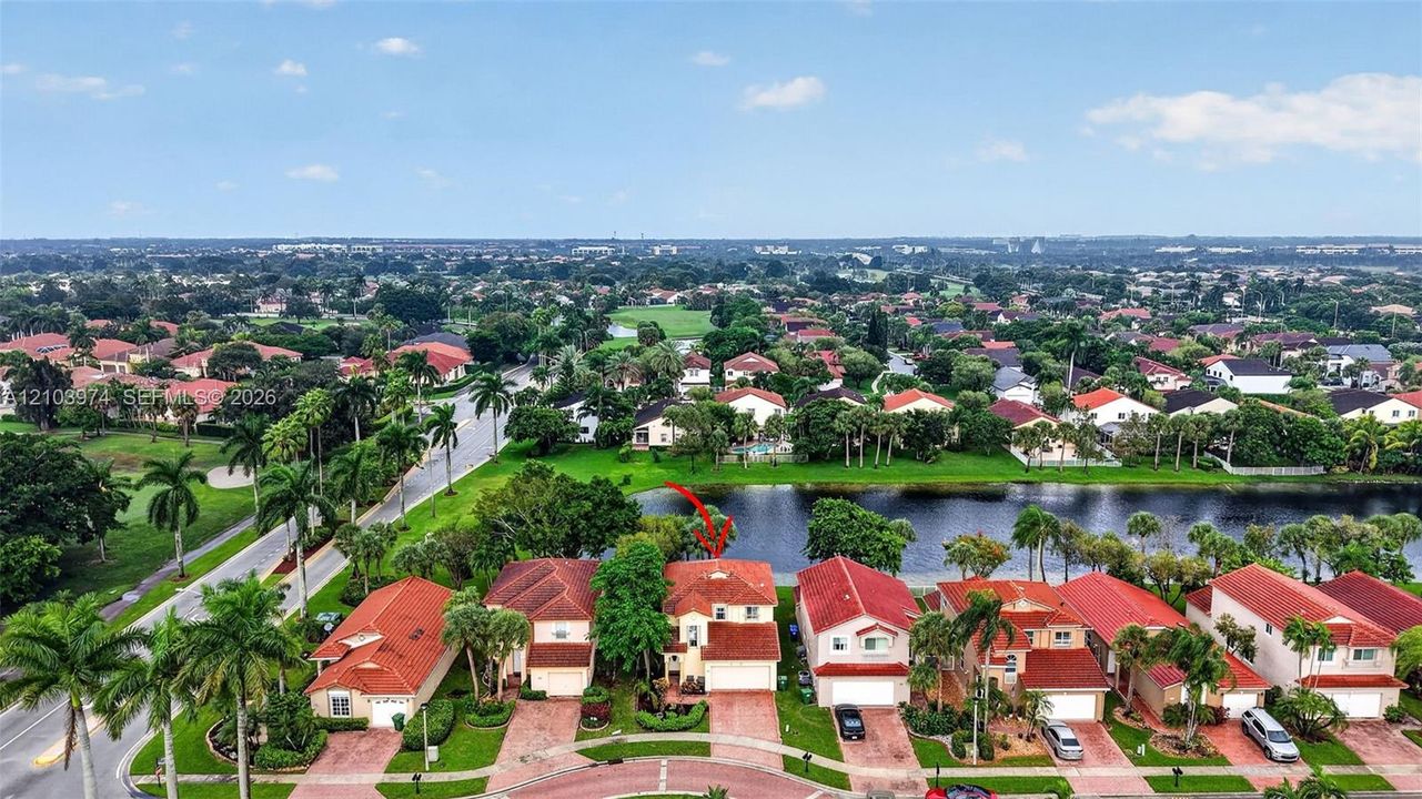 En Venta: $675,000 (4 camas, 2 baños, 2027 Pies cuadrados)