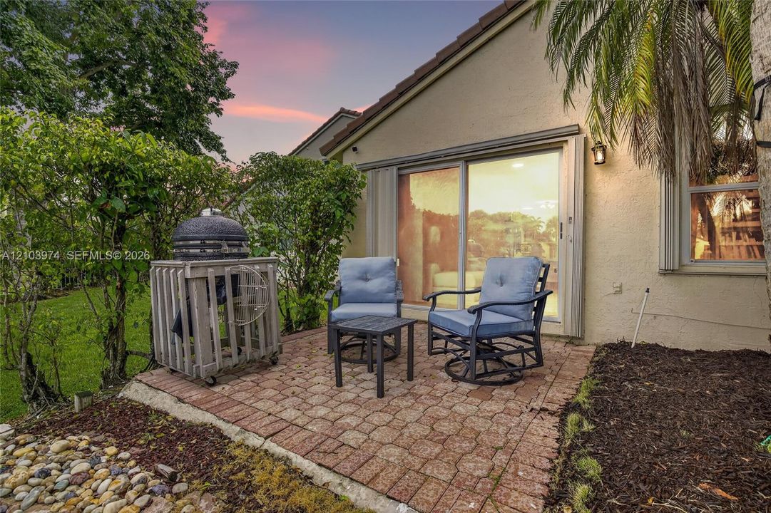 En Venta: $675,000 (4 camas, 2 baños, 2027 Pies cuadrados)
