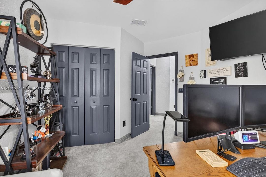 En Venta: $675,000 (4 camas, 2 baños, 2027 Pies cuadrados)