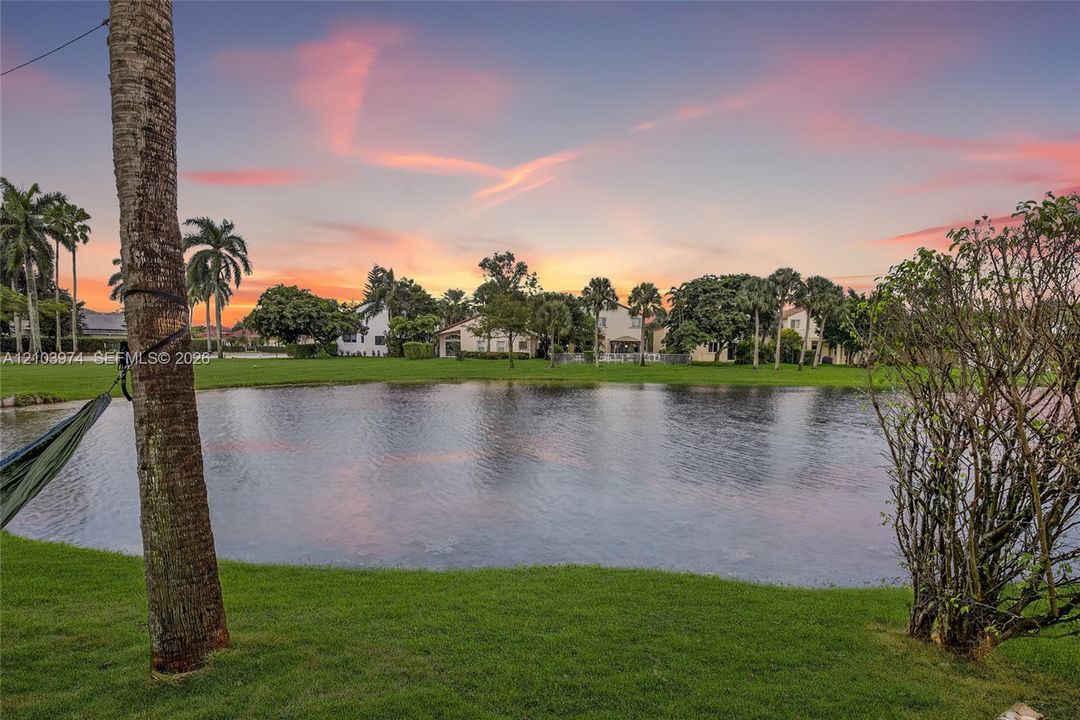 En Venta: $675,000 (4 camas, 2 baños, 2027 Pies cuadrados)