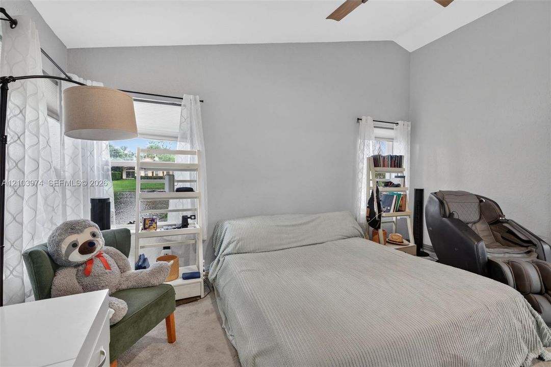 En Venta: $675,000 (4 camas, 2 baños, 2027 Pies cuadrados)