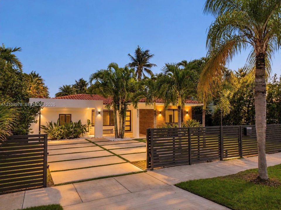 На продажу: $4,150,000 (4 спален, 4 ванн, 2455 Квадратных фут)