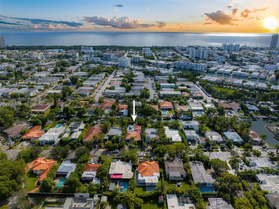 На продажу: $4,150,000 (4 спален, 4 ванн, 2455 Квадратных фут)