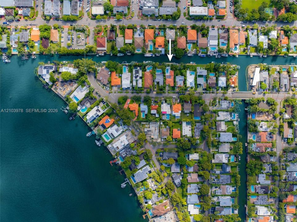 На продажу: $4,150,000 (4 спален, 4 ванн, 2455 Квадратных фут)