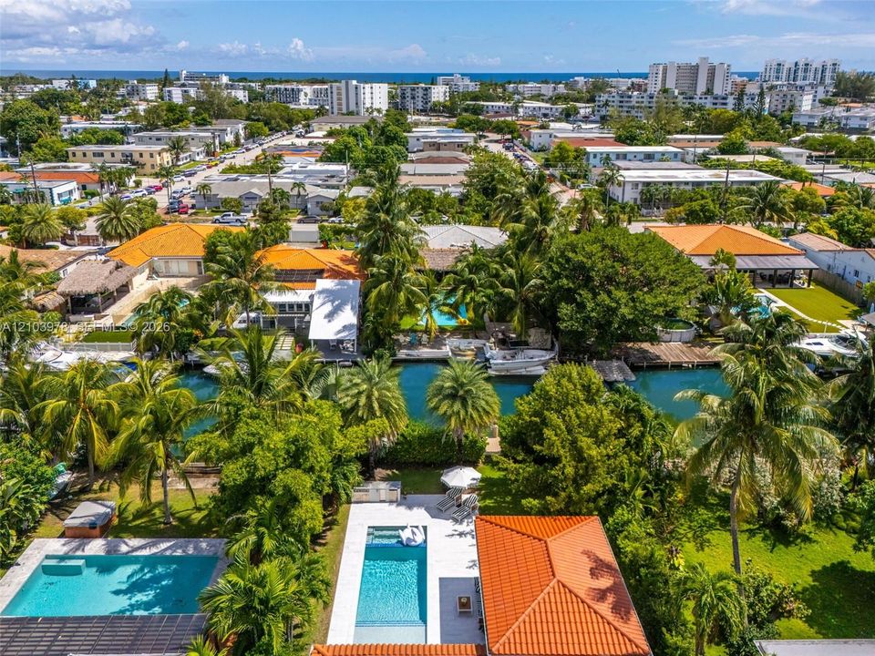 На продажу: $4,150,000 (4 спален, 4 ванн, 2455 Квадратных фут)