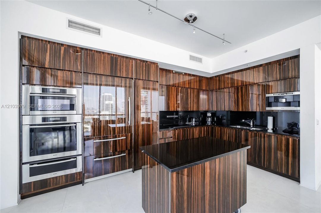 В аренду: $25,000 (2 спален, 2 ванн, 1862 Квадратных фут)