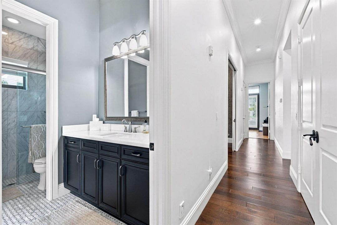 EN-SUITE BATHROOM - 1ST FLOOR