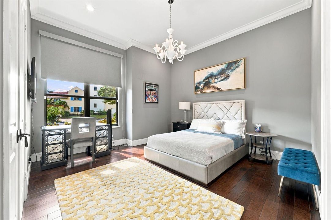 GUEST BEDROOM - 1ST FLOOR