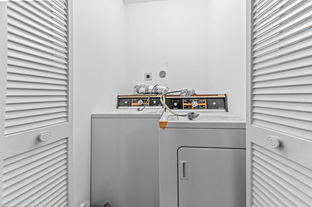 13 Laundry room 01