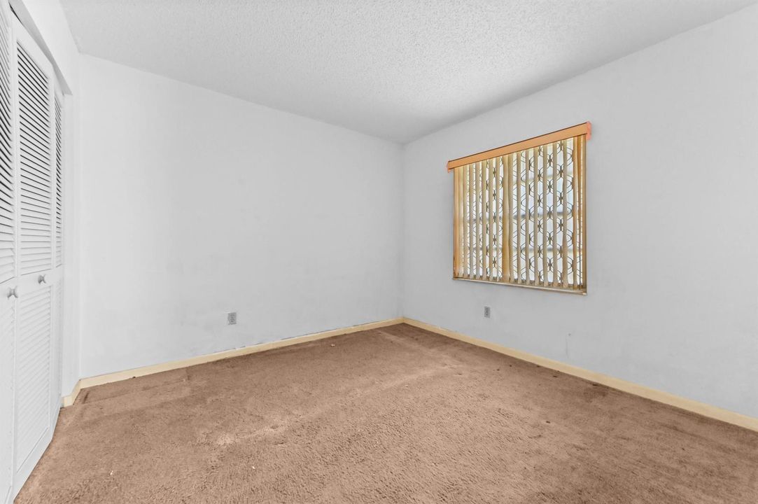 14 Bedroom 01
