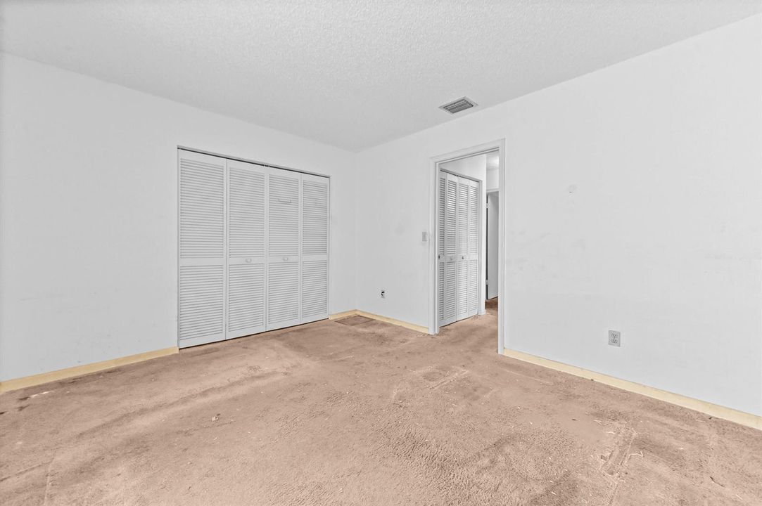 18 Bedroom 02