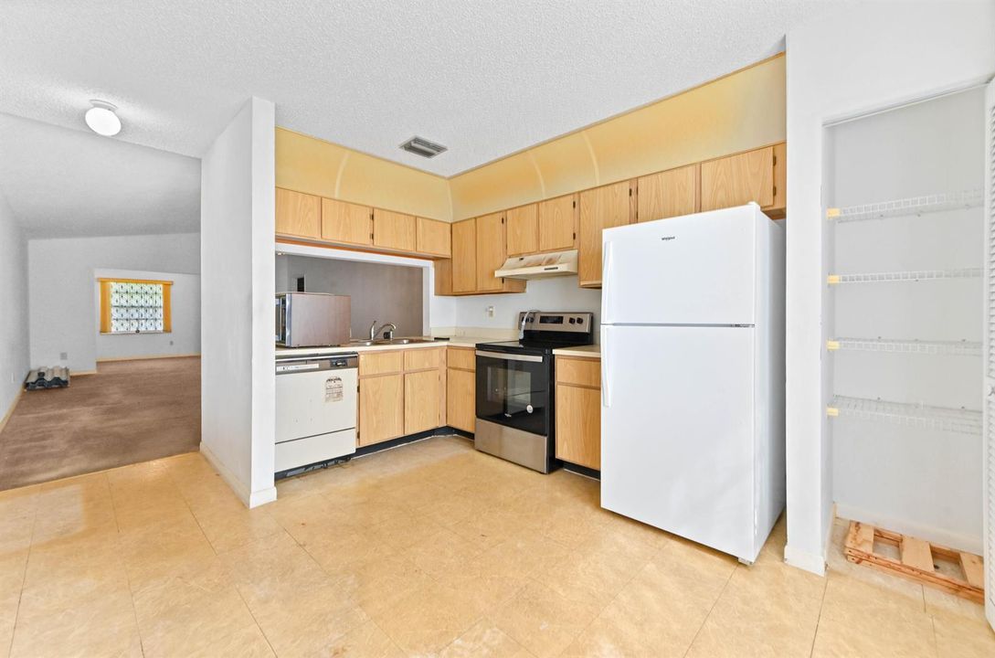 10 Kitchen 02