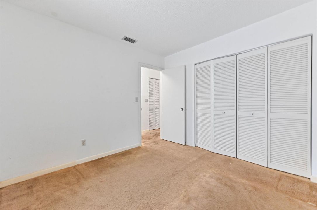 15 Bedroom 02