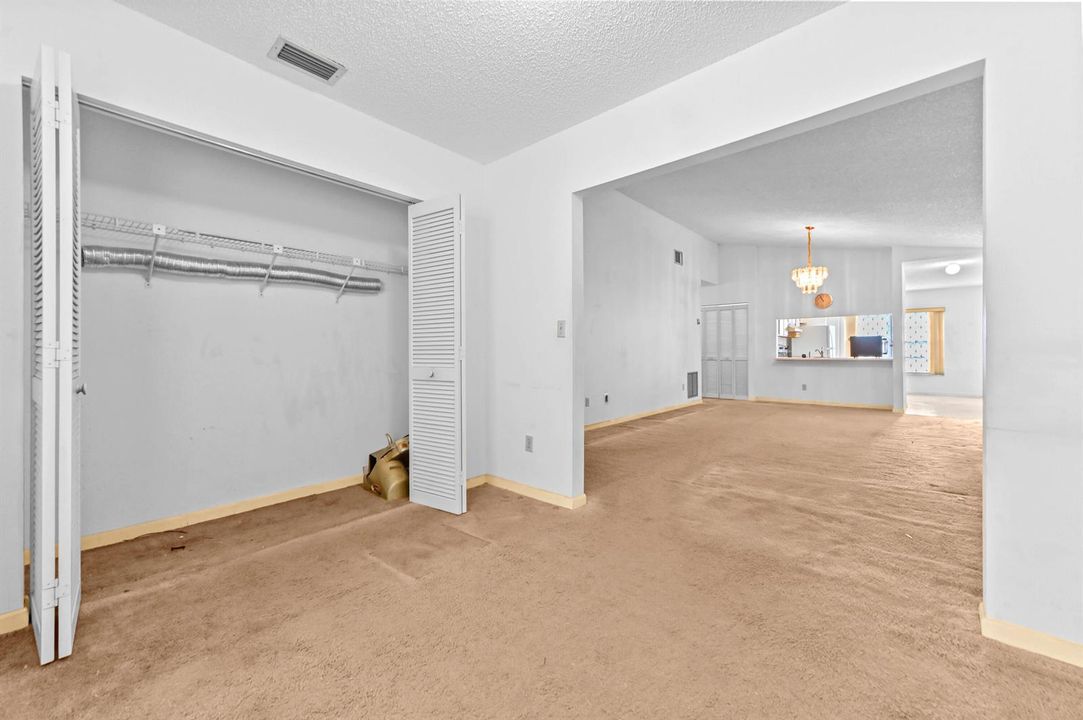 12 Family room 02