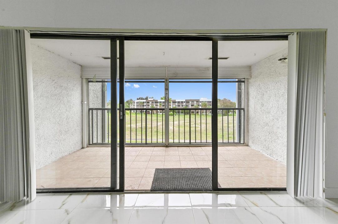 20 balcony 01