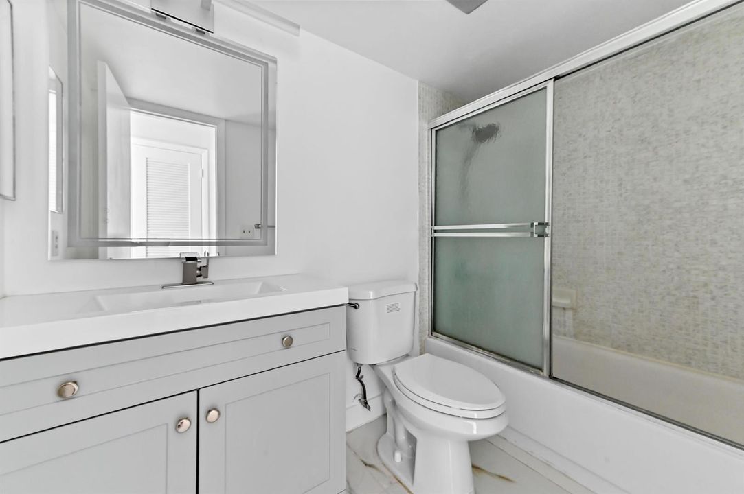 13 bathroom 02