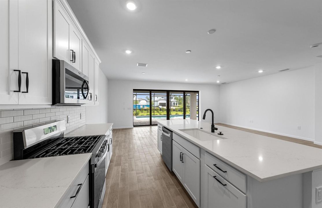 SWFL_DV_TER_47000_Whitestone_Kitchen 5