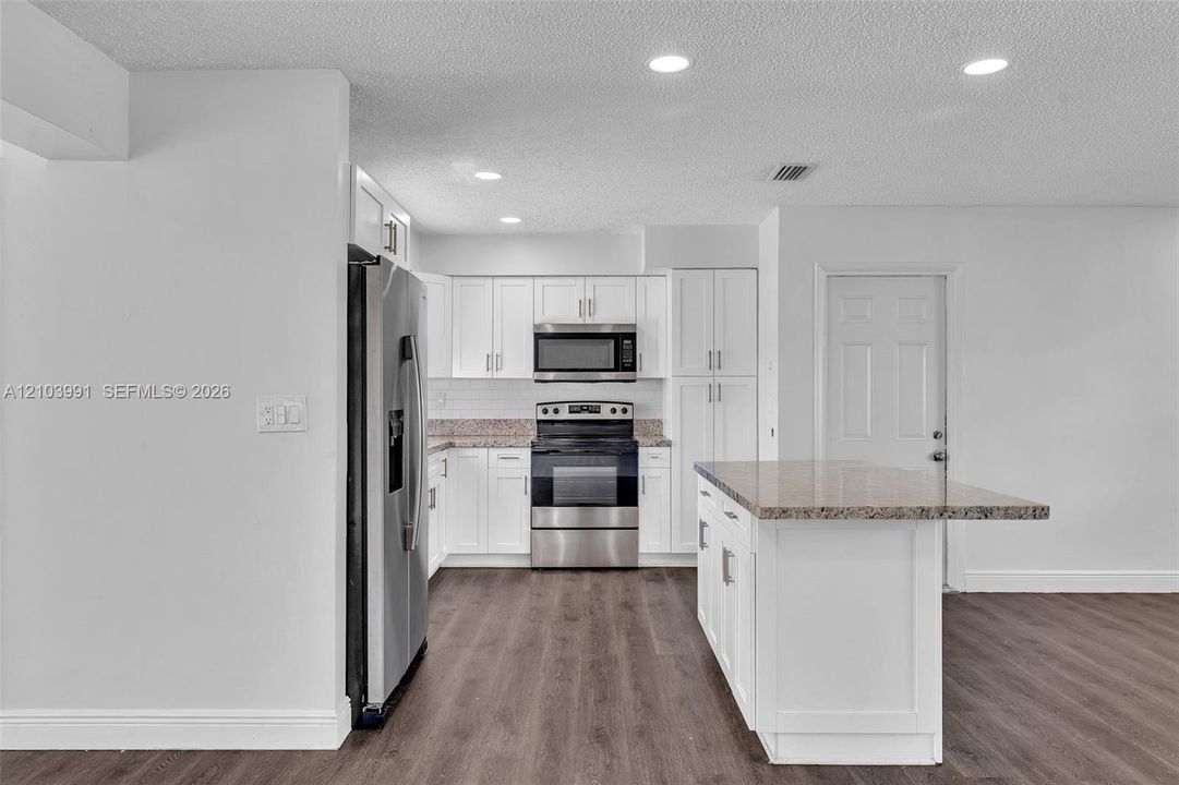 For Rent: $2,995 (2 beds, 1 baths, 1172 Square Feet)