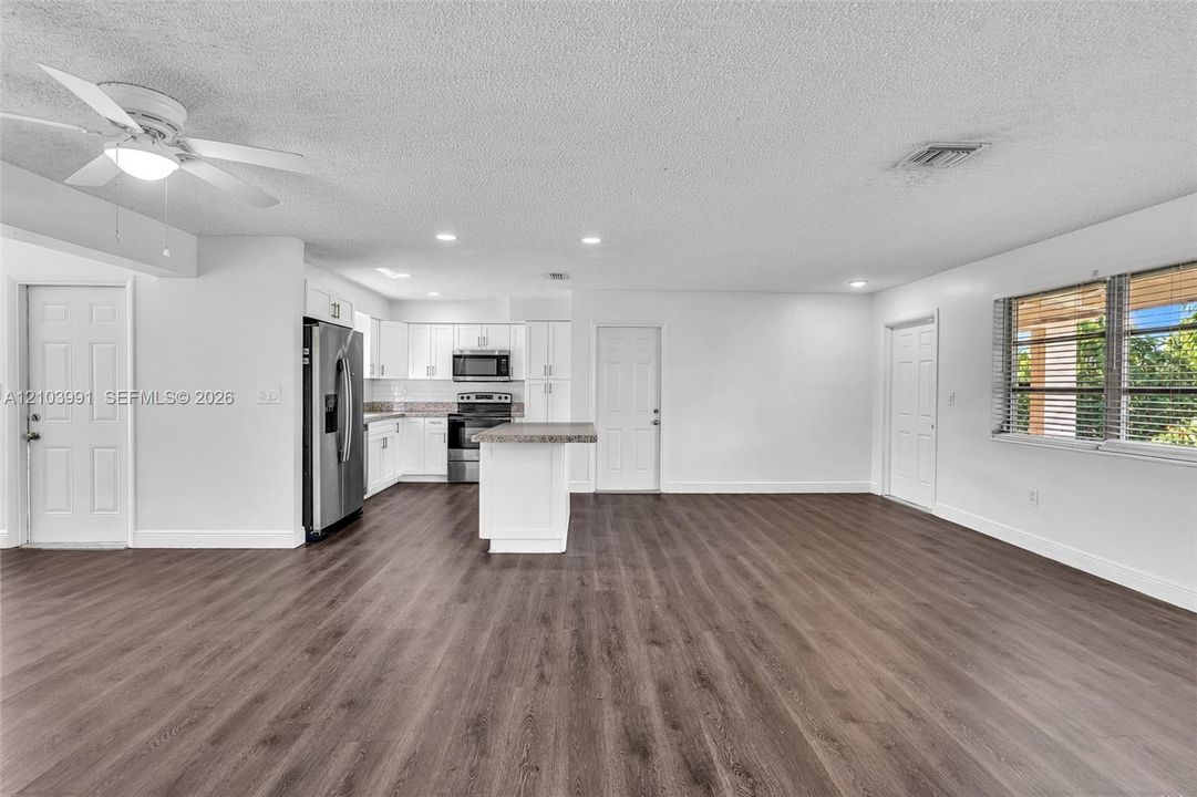 For Rent: $2,995 (2 beds, 1 baths, 1172 Square Feet)