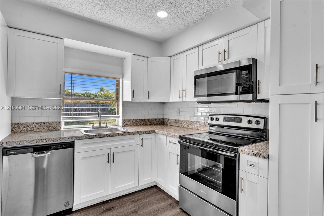For Rent: $2,995 (2 beds, 1 baths, 1172 Square Feet)