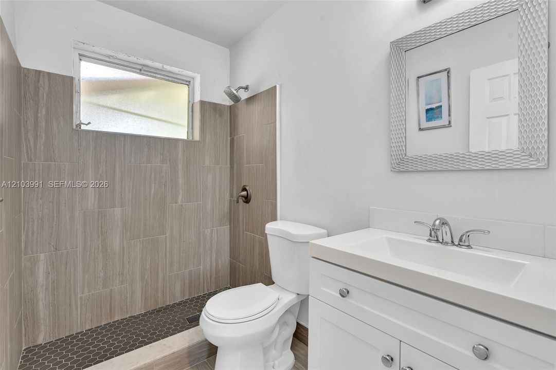 For Rent: $2,995 (2 beds, 1 baths, 1172 Square Feet)