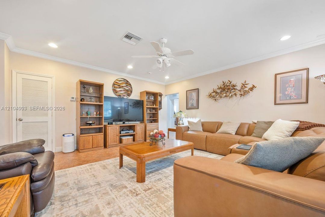 En Venta: $625,000 (3 camas, 2 baños, 1608 Pies cuadrados)