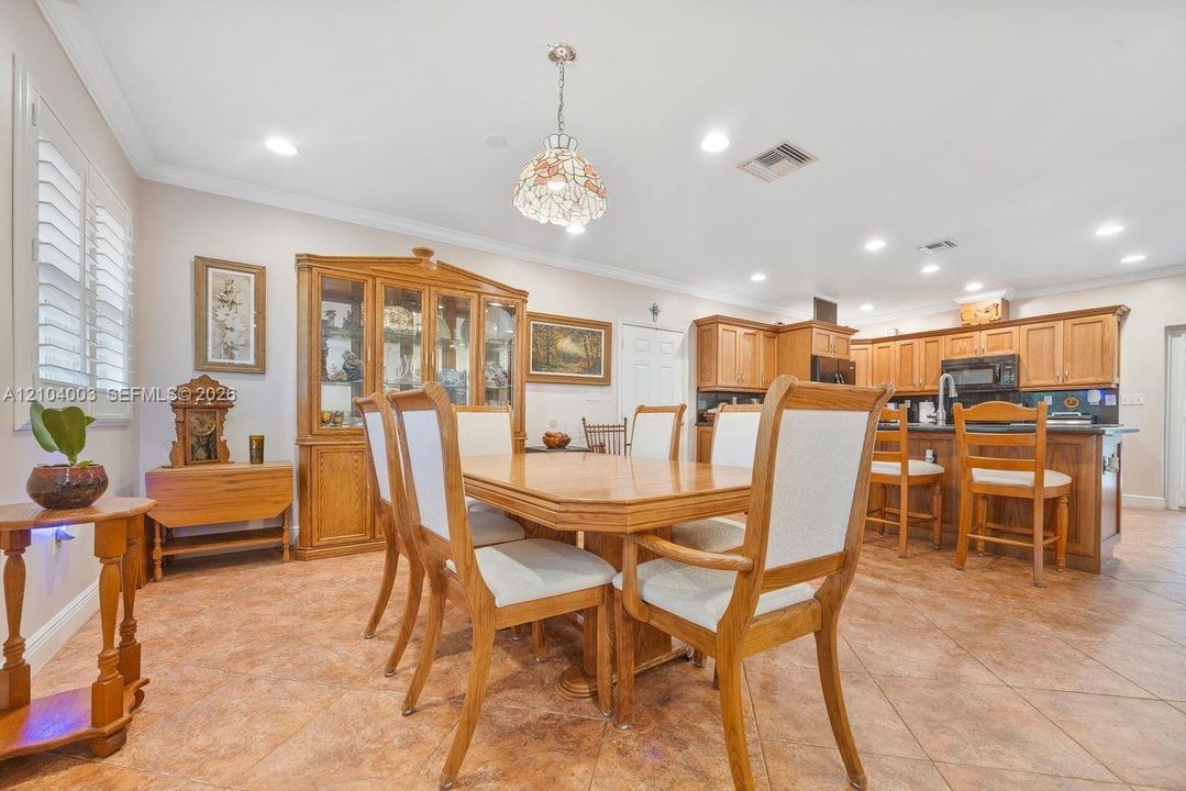 En Venta: $625,000 (3 camas, 2 baños, 1608 Pies cuadrados)