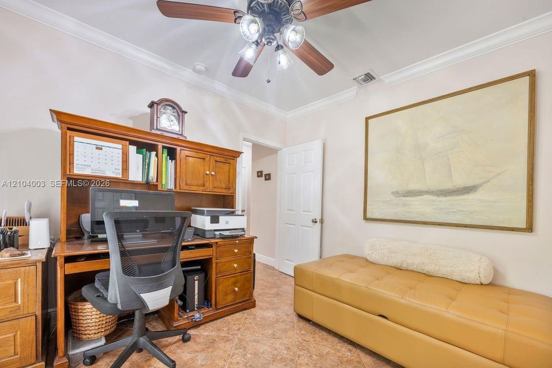 Office/Den/Bedroom