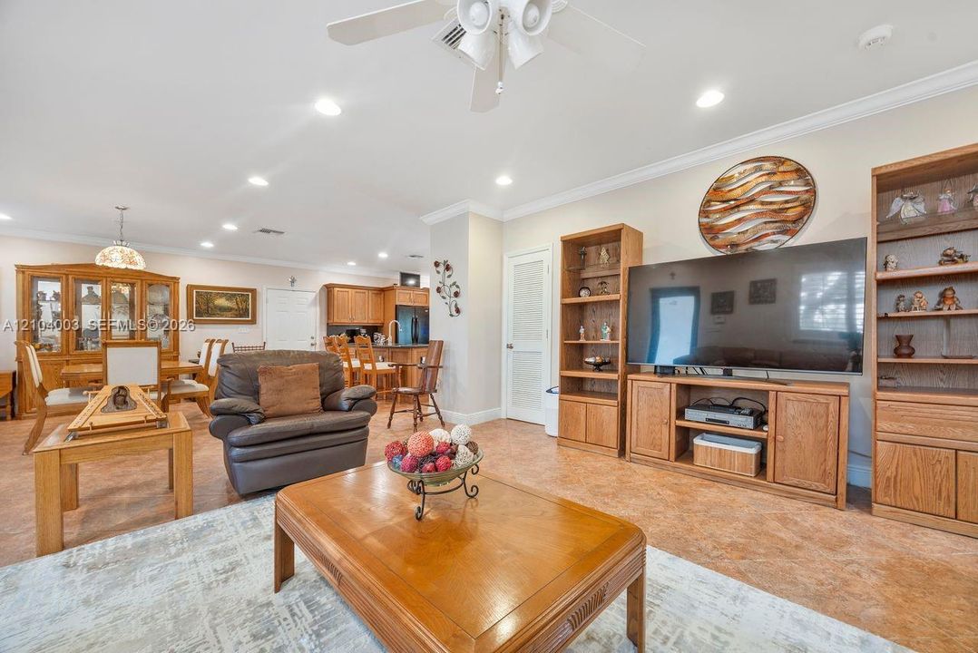 En Venta: $625,000 (3 camas, 2 baños, 1608 Pies cuadrados)