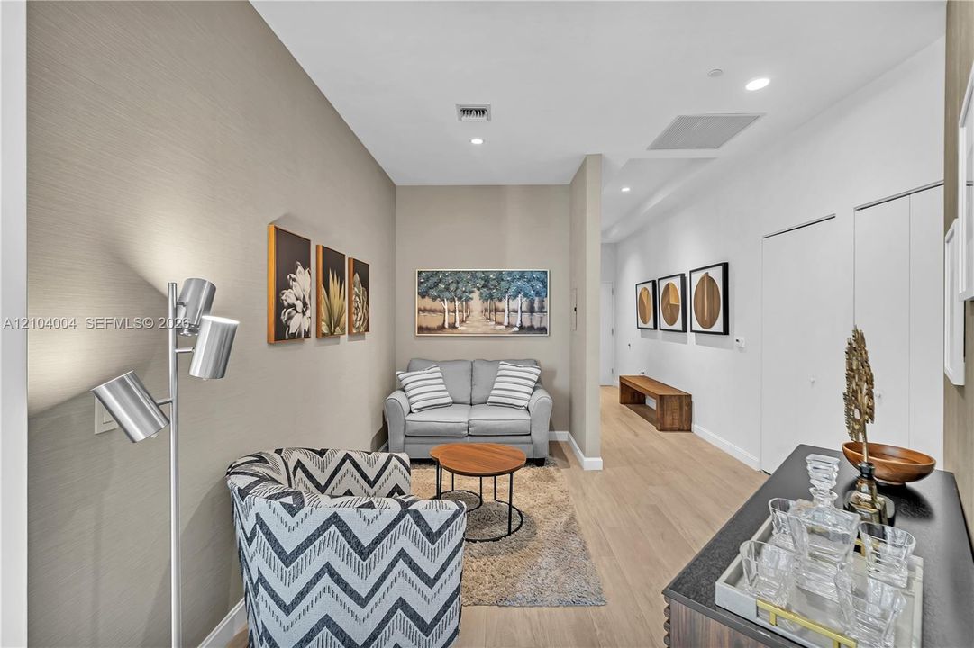 For Rent: $9,250 (3 beds, 3 baths, 1515 Square Feet)