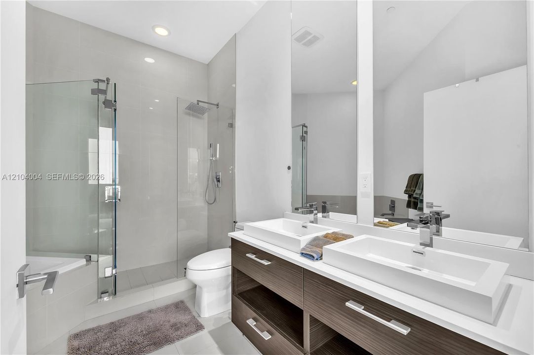 For Rent: $9,250 (3 beds, 3 baths, 1515 Square Feet)