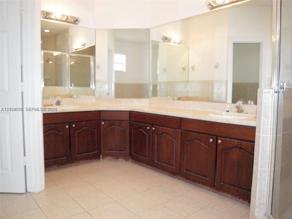 For Rent: $4,500 (4 beds, 3 baths, 2946 Square Feet)