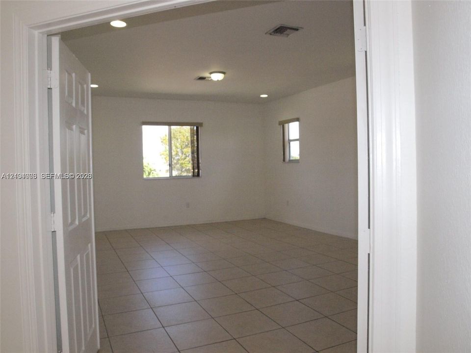 For Rent: $4,500 (4 beds, 3 baths, 2946 Square Feet)