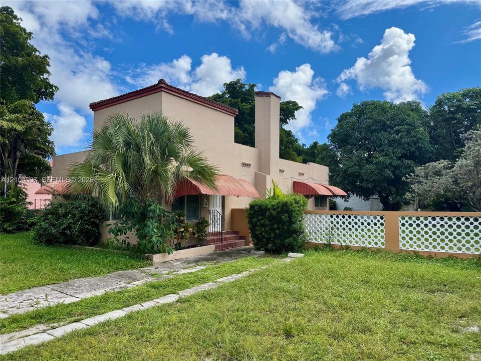 For Sale: $750,000 (0.40 acres)