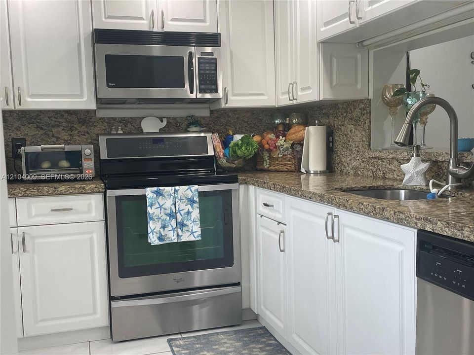 For Rent: $2,400 (2 beds, 2 baths, 1192 Square Feet)