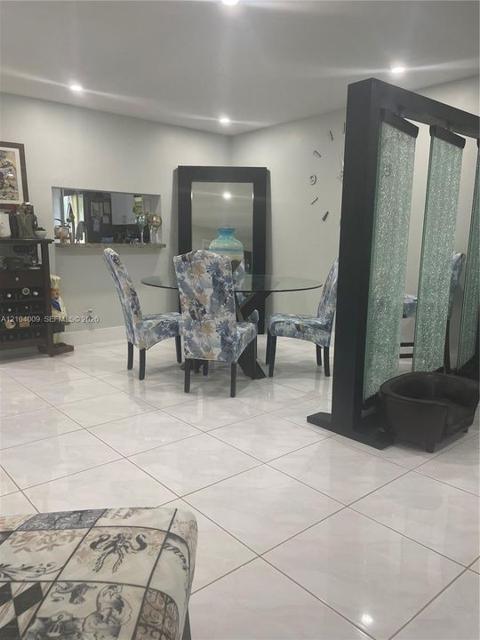 For Rent: $2,400 (2 beds, 2 baths, 1192 Square Feet)