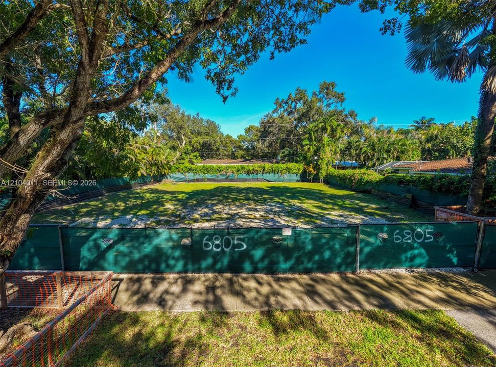 For Sale: $3,000,000 (0.23 acres)
