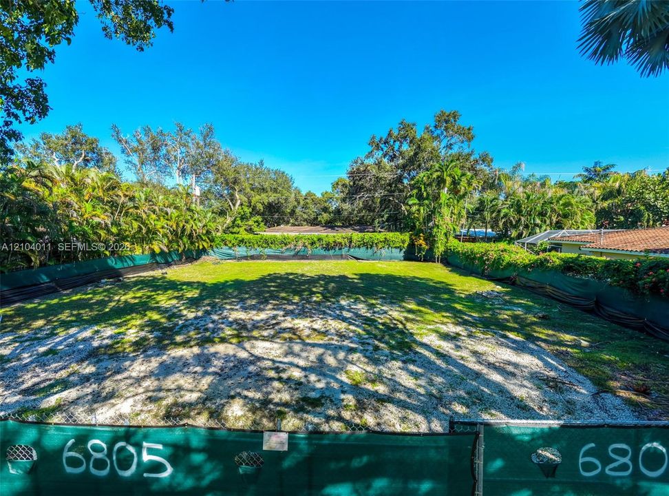 For Sale: $3,000,000 (0.23 acres)