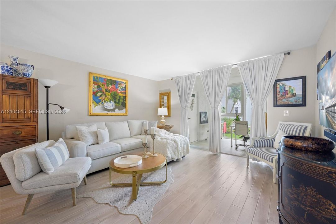 For Sale: $145,000 (2 beds, 2 baths, 1142 Square Feet)
