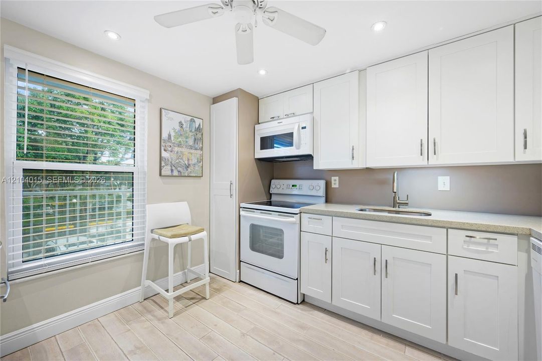 For Sale: $145,000 (2 beds, 2 baths, 1142 Square Feet)