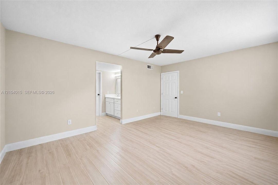 For Sale: $145,000 (2 beds, 2 baths, 1142 Square Feet)