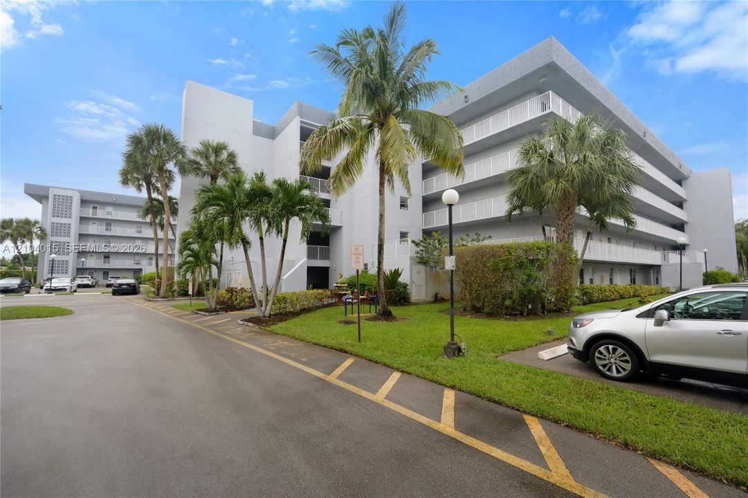 For Sale: $145,000 (2 beds, 2 baths, 1142 Square Feet)