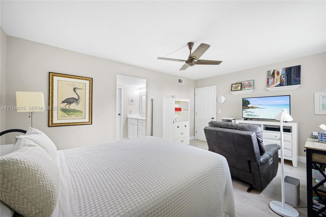 For Sale: $145,000 (2 beds, 2 baths, 1142 Square Feet)