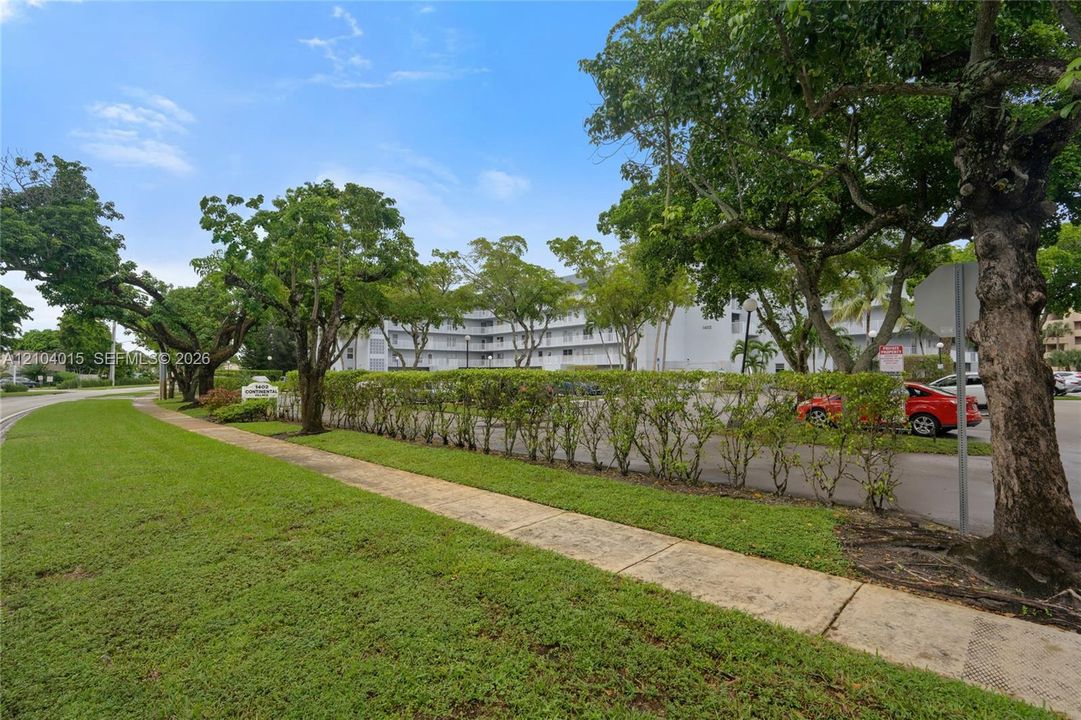 For Sale: $145,000 (2 beds, 2 baths, 1142 Square Feet)