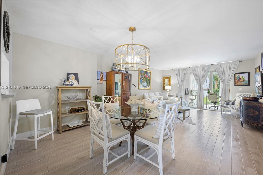 For Sale: $145,000 (2 beds, 2 baths, 1142 Square Feet)