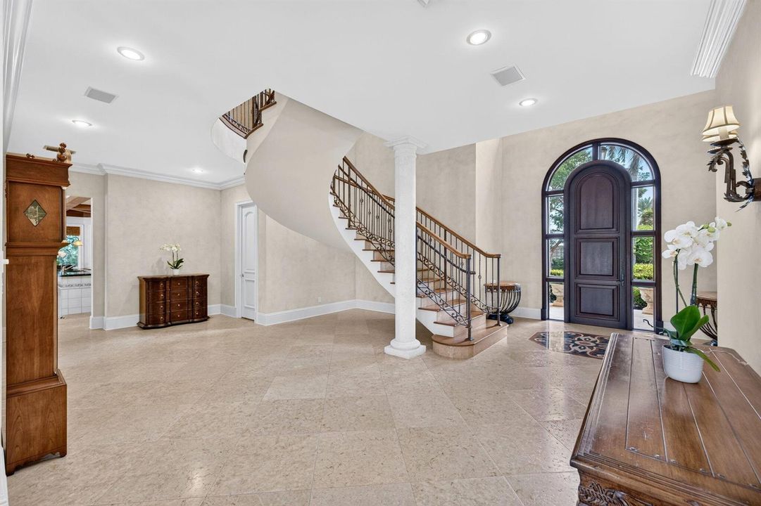 030_Foyer_and_Staircase