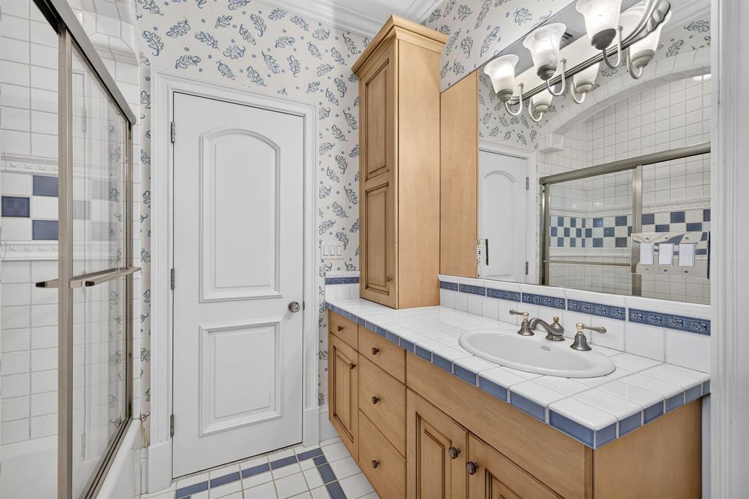 098_Bathroom_with_Blue_Tile