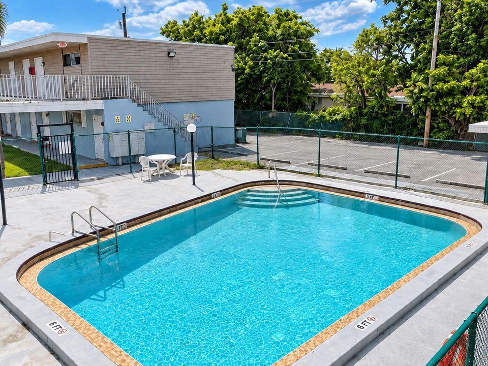 1500_Cresent_Cir_B-210_Pool_MLS