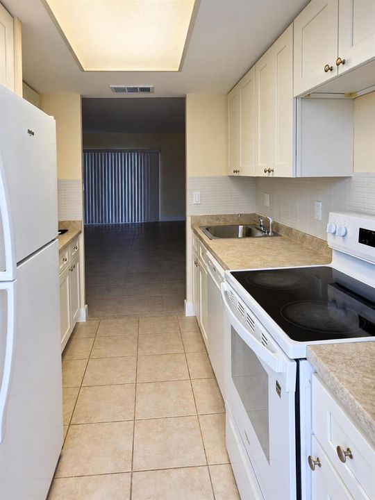 1500_Cresent_Cir_B-210_Kitchen_02_MLS