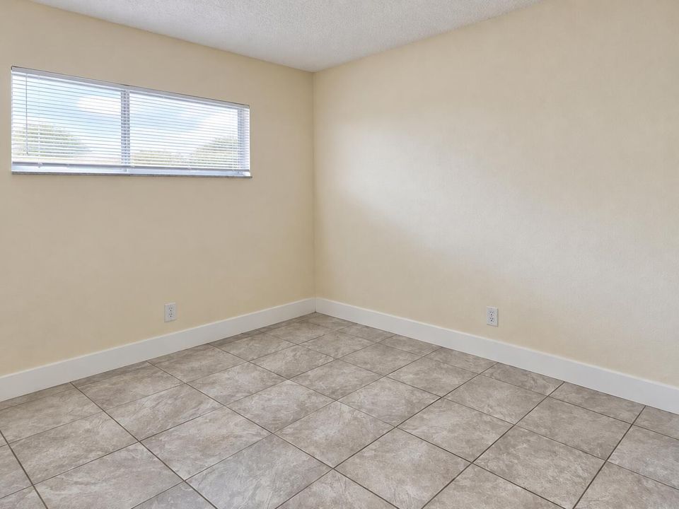 1500_Cresent_Cir_B-210_Bedroom_2_MLS